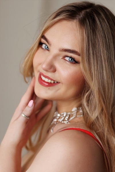 Captivating Beauty: Ekaterina, 29 y.o. from Zaporizhzhia, Ukraine — VeronikaLove