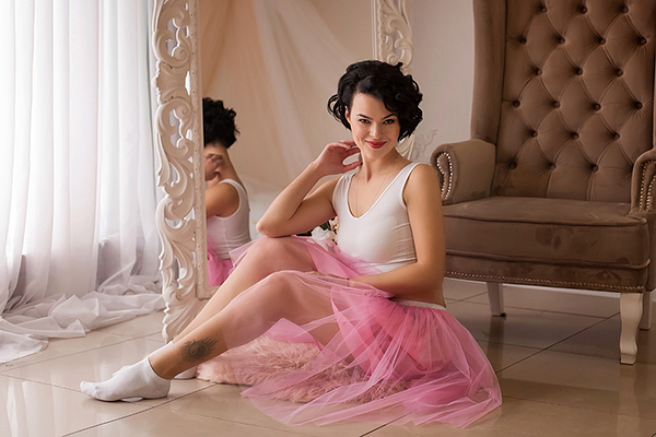 Ethereal Ekaterina, 34 y.o. from Kongsberg, Norway with Black hair — VeronikaLove