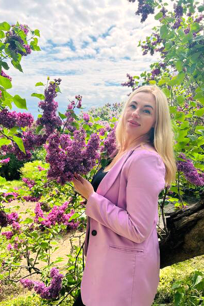 Graceful Charm: Ilona - Ella, 42 y.o. from Kyiv, Ukraine — VeronikaLove