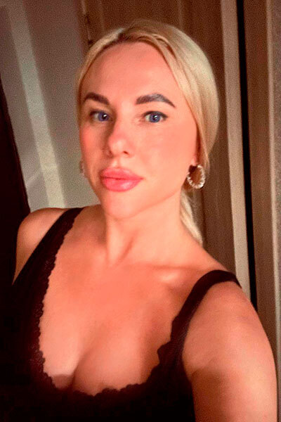 Graceful Charm: Ilona - Ella, 42 y.o. from Kyiv, Ukraine — VeronikaLove