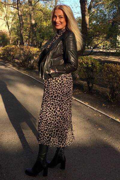 Magnetic Appeal: Viktoria, 53 y.o. from Kharkiv, Ukraine — VeronikaLove