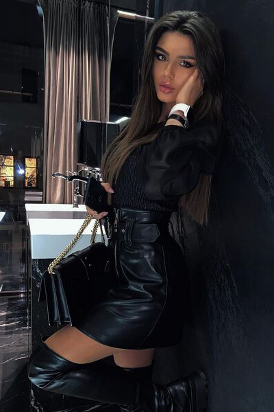 Captivating Elegance: Catalina, 25 y.o. from London, United Kingdom — VeronikaLove