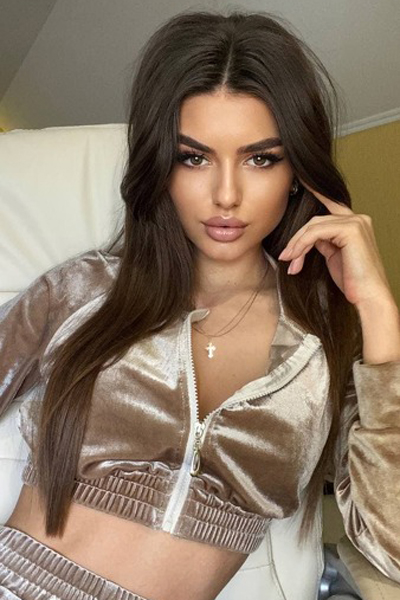 Captivating Elegance: Catalina, 25 y.o. from London, United Kingdom — VeronikaLove