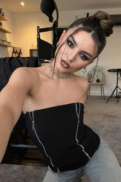 Captivating Elegance: Catalina, 25 y.o. from London, United Kingdom — VeronikaLove