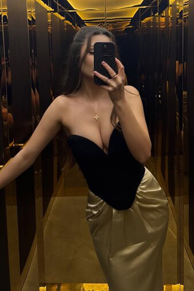 Captivating Elegance: Catalina, 25 y.o. from London, United Kingdom — VeronikaLove