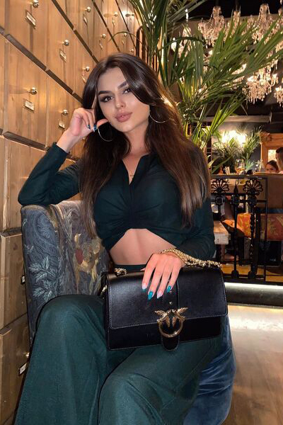 Captivating Elegance: Catalina, 25 y.o. from London, United Kingdom — VeronikaLove