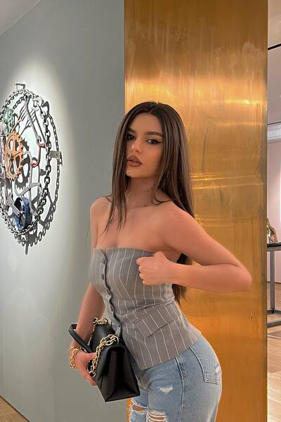 Captivating Elegance: Catalina, 25 y.o. from London, United Kingdom — VeronikaLove