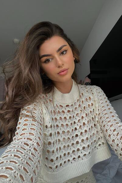 Captivating Elegance: Catalina, 25 y.o. from London, United Kingdom — VeronikaLove