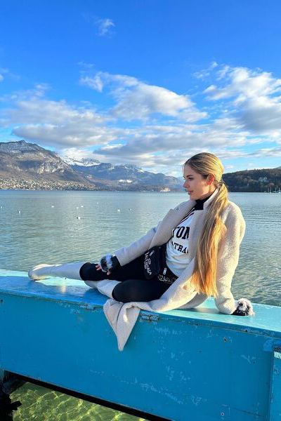 Magnetic Allure: Vasilisa, 38 y.o. from Padua, Italy — VeronikaLove