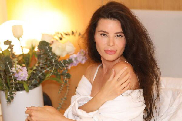 Dynamic Ekaterina, 35 y.o. from California, United States with Brown hair — VeronikaLove