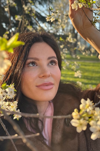 Dynamic Ekaterina, 35 y.o. from California, United States with Brown hair — VeronikaLove