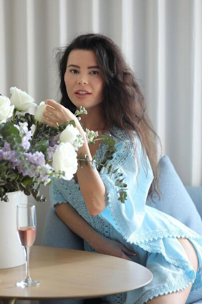 Dynamic Ekaterina, 35 y.o. from California, United States with Brown hair — VeronikaLove