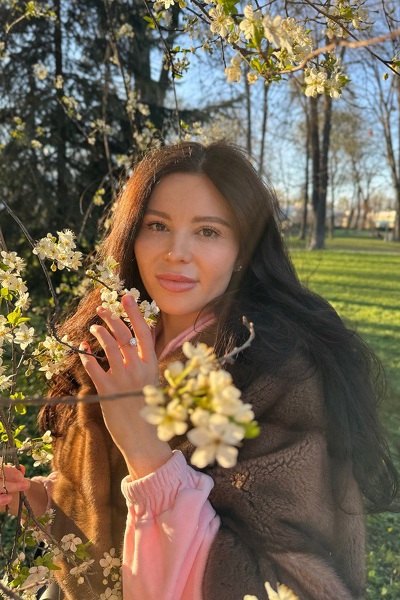 Dynamic Ekaterina, 35 y.o. from California, United States with Brown hair — VeronikaLove