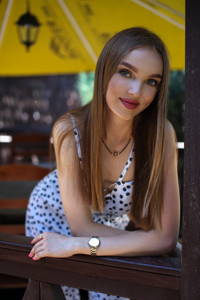 Magnetic Allure: Arina, 24 y.o. from Zaporizhzhia region, Ukraine — VeronikaLove