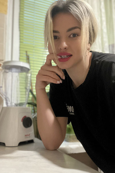 Graceful Katerina, 29 y.o. from Lviv, Ukraine with Blonde hair — VeronikaLove