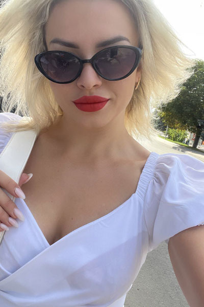 Graceful Katerina, 29 y.o. from Lviv, Ukraine with Blonde hair — VeronikaLove