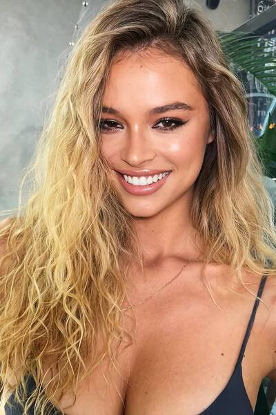 Timeless Grace: Dariia, 25 y.o. from Zaporizhzhia, Ukraine — VeronikaLove