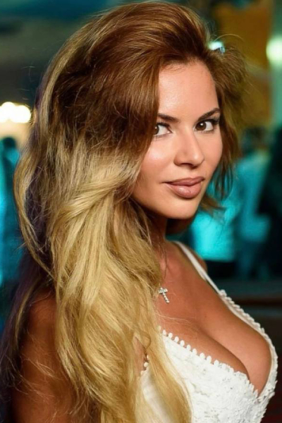 Enchanting Presence: Yana, 44 y.o. from Kharkiv, Ukraine — VeronikaLove