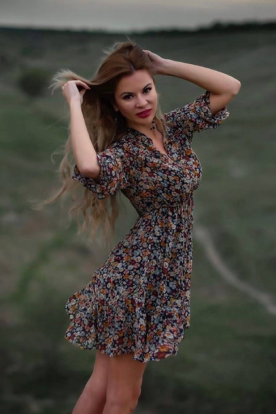 Enchanting Presence: Yana, 44 y.o. from Kharkiv, Ukraine — VeronikaLove