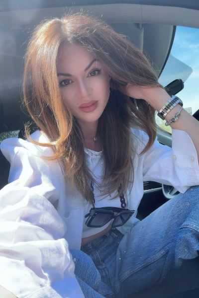 Enchanting Presence: Yana, 44 y.o. from Kharkiv, Ukraine — VeronikaLove