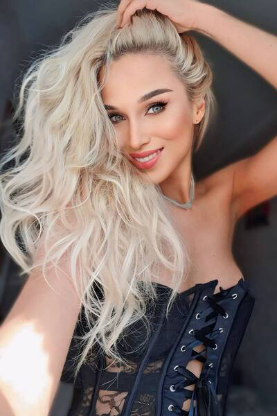 Sparkling Essence: Yana, 37 y.o. from Krakow, Poland — VeronikaLove