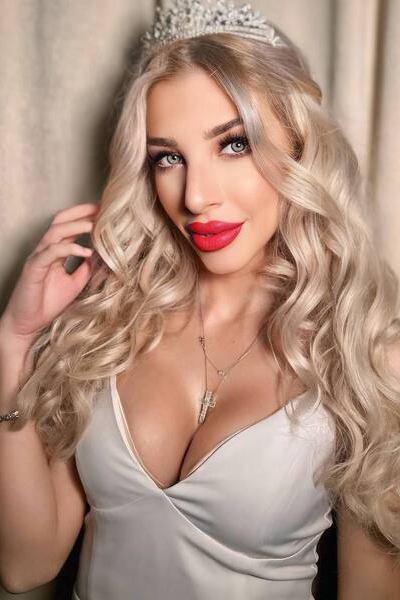 Ethereal Charm: Anjela, 32 y.o. from Odesa, Ukraine — VeronikaLove