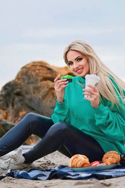 Captivating Elegance: Alika, 47 y.o. from Hannover, Germany — VeronikaLove