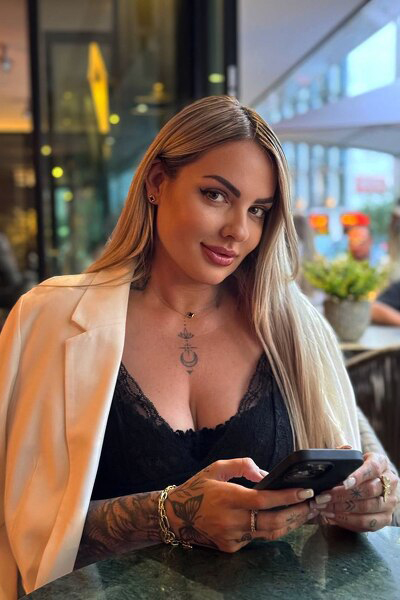 Captivating Elegance: Alika, 47 y.o. from Hannover, Germany — VeronikaLove