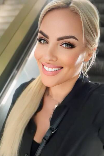 Captivating Elegance: Alika, 47 y.o. from Hannover, Germany — VeronikaLove