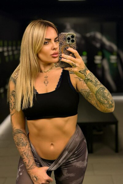 Captivating Elegance: Alika, 47 y.o. from Hannover, Germany — VeronikaLove