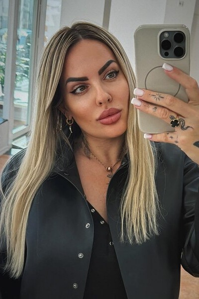 Captivating Elegance: Alika, 47 y.o. from Hannover, Germany — VeronikaLove