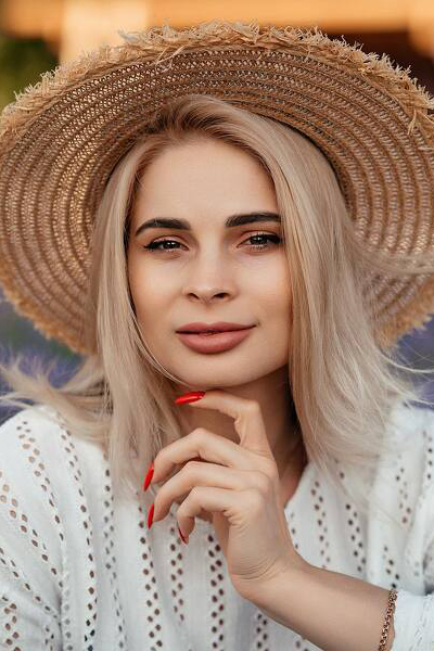 Ethereal Charm: Viktoria, 29 y.o. from Kyiv, Ukraine — VeronikaLove