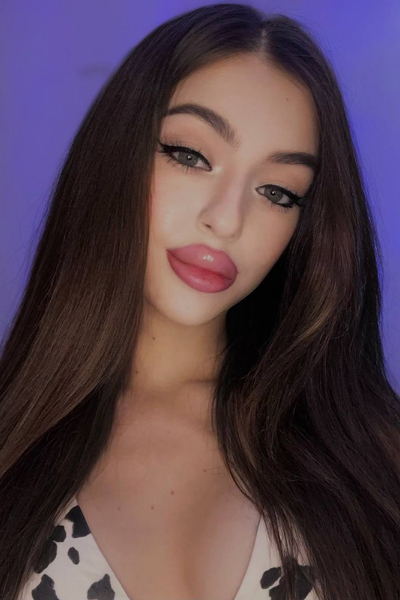 Timeless Elegance: Alina, 21 y.o. from Bydgoszcz, Poland — VeronikaLove