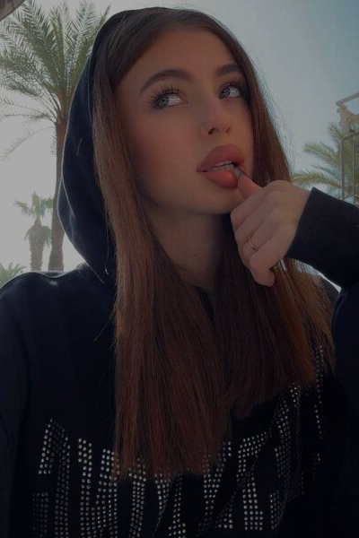 Timeless Elegance: Alina, 21 y.o. from Bydgoszcz, Poland — VeronikaLove