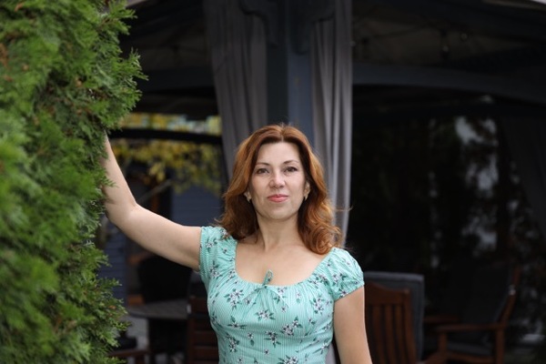 Alluring Liudmila, 50 y.o. from Khmelnytskyi, Ukraine with Brown hair — VeronikaLove