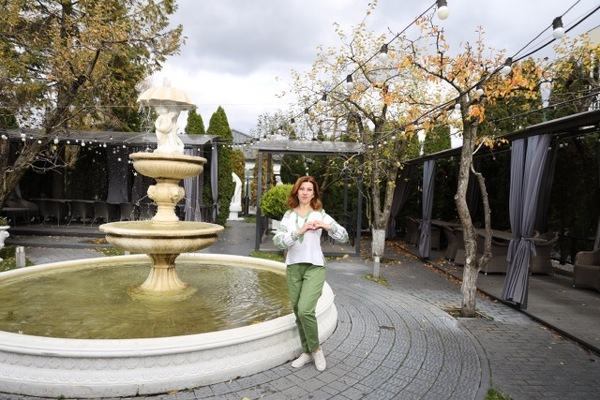 Alluring Liudmila, 50 y.o. from Khmelnytskyi, Ukraine with Brown hair — VeronikaLove